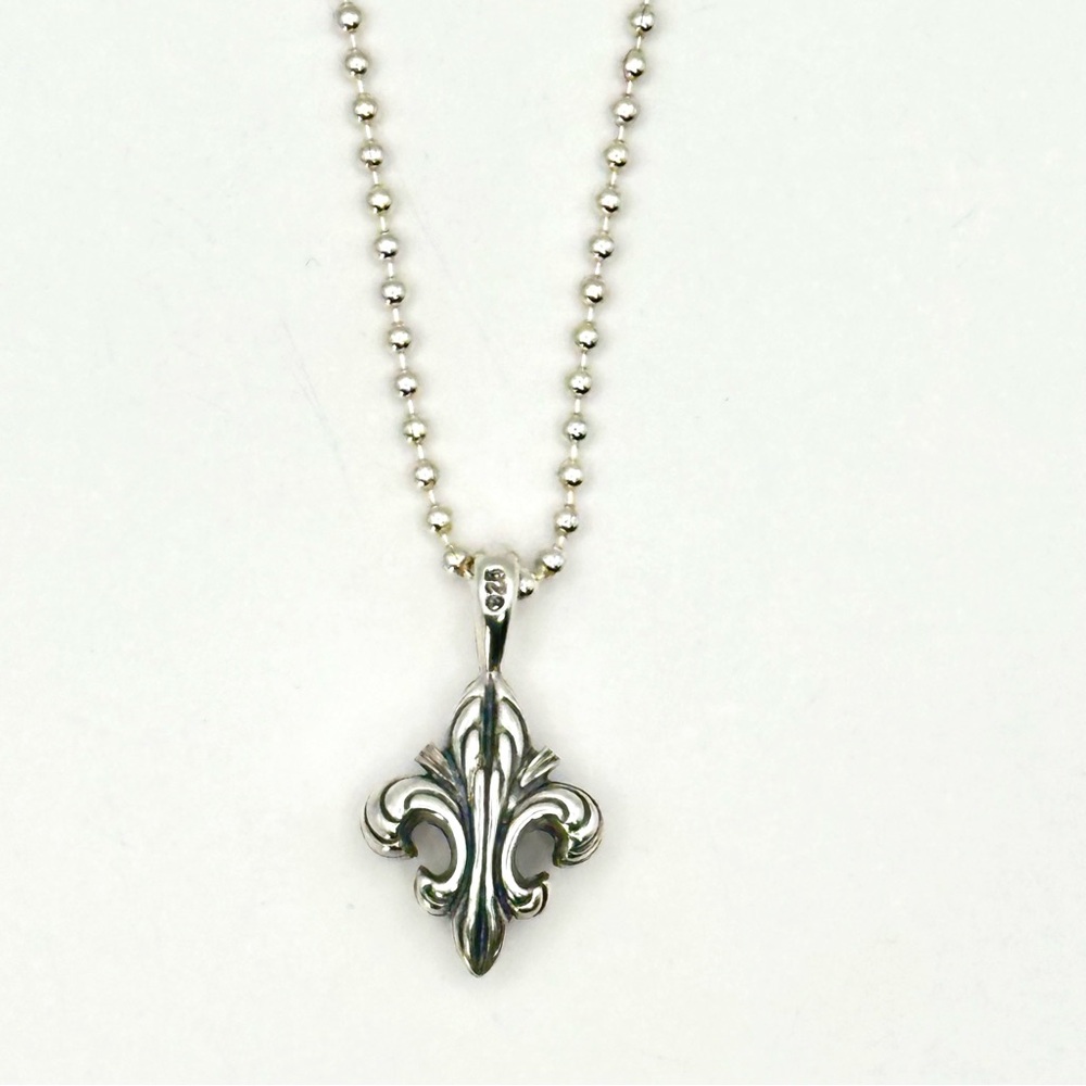 Lagos Silver Fleur de Lis Pendant Necklace - Picture 3 of 9